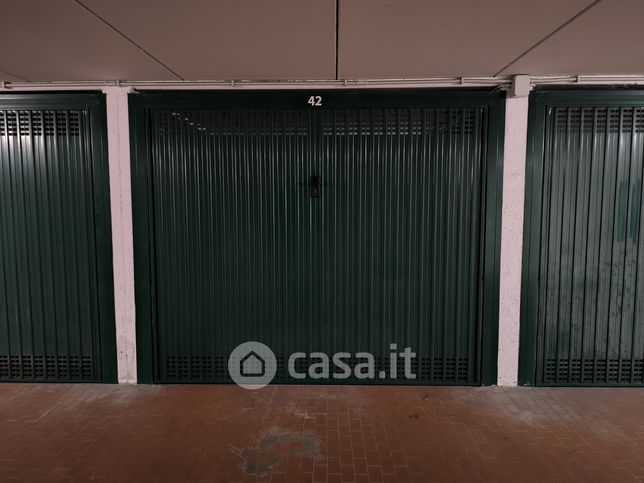 Box/posto auto in residenziale in Via Pagano Doria 1