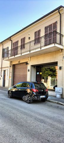 Attivitã /licenza (con o senza mura) in commerciale in Via Pellizza da Volpedo 36