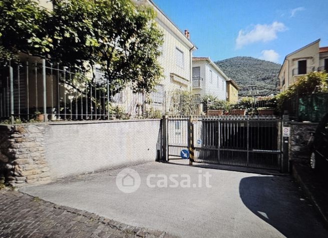 Box/posto auto in residenziale in Via Braida 66