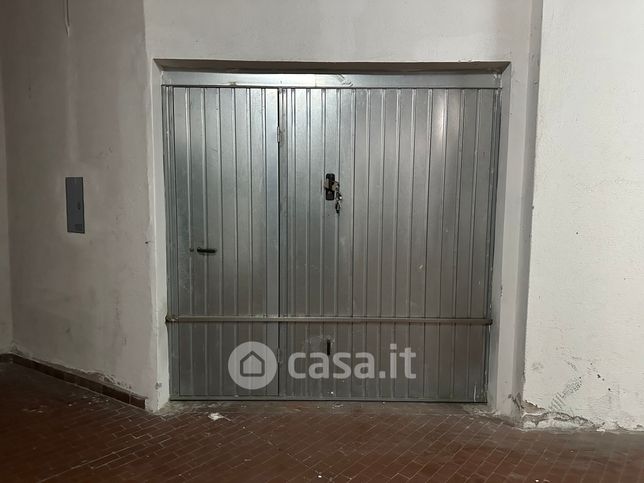 Box/posto auto in residenziale in Via Agrigento 3
