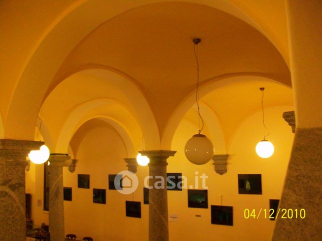 Negozio/locale commerciale in commerciale in Via Beato Michele Carcano 2