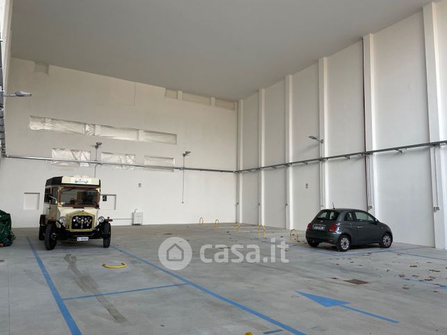 Garage/posto auto in residenziale in Piazza Francesco Baracca 5 d