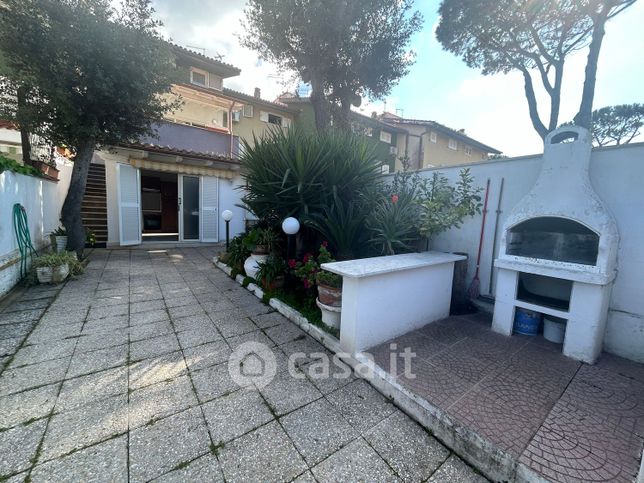 Villa in residenziale in Via Porto Recanati 10