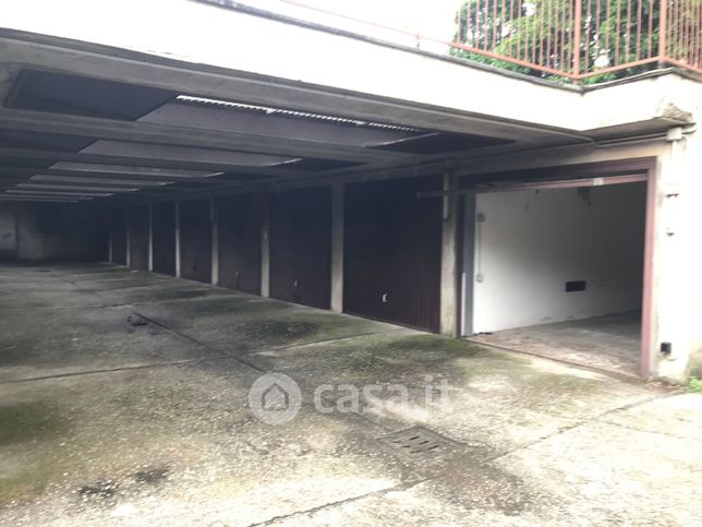 Box/posto auto in residenziale in Via Alcide De Gasperi