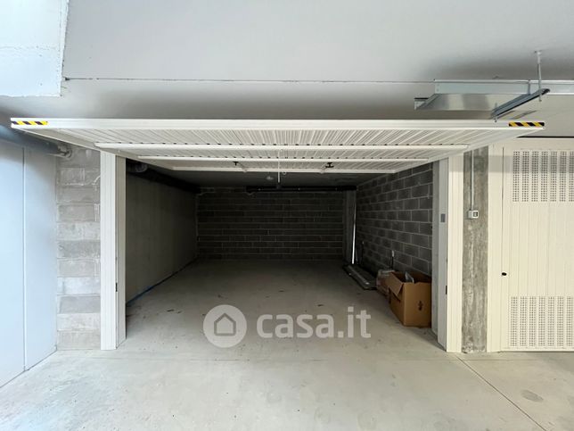 Garage/posto auto in residenziale in Piazza Giarine 5