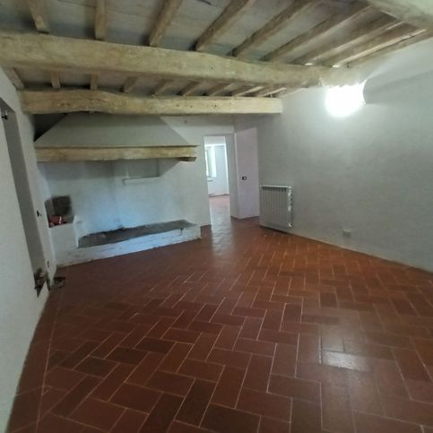 Rustico/casale in residenziale in Via del Poggio A. Uccellini 200