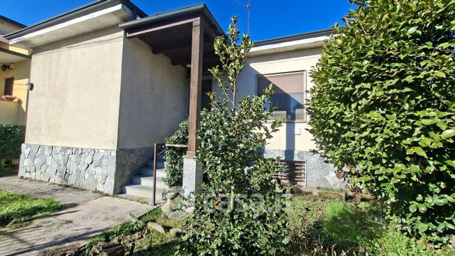 Villa in residenziale in Via Lombardia 18