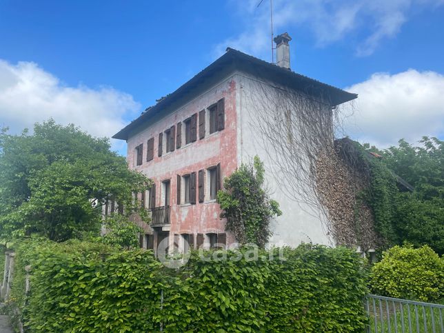 Villa in residenziale in Via Vellai 7