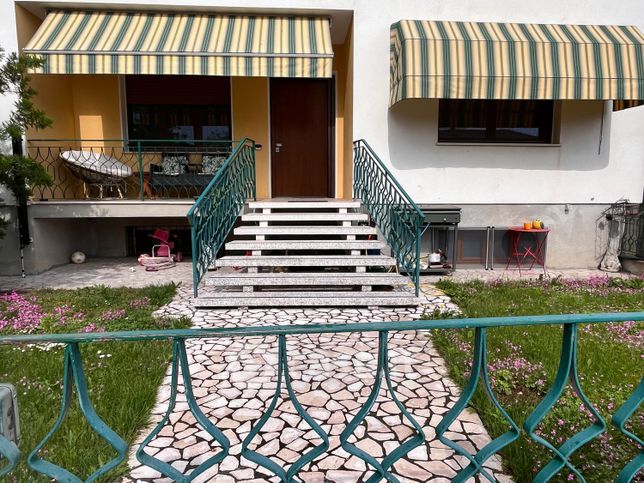 Villetta a schiera in residenziale in Via Vincenzo Bellini