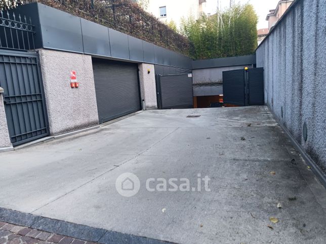 Garage/posto auto in residenziale in Via Giuseppe Ferrari