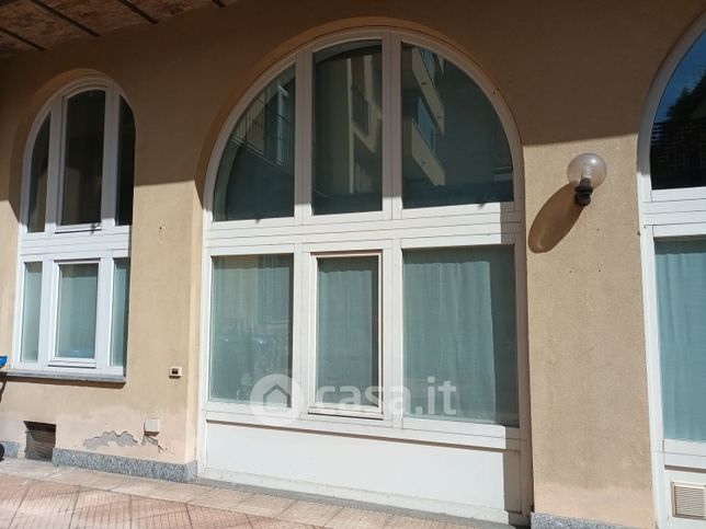 Ufficio in commerciale in Via Como 26