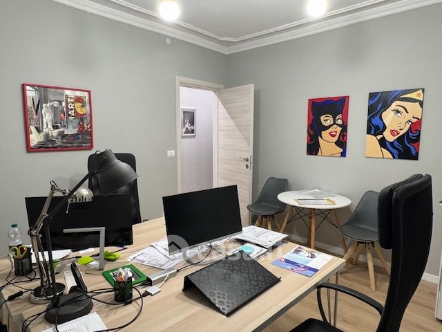 Ufficio in commerciale in Via Carlo Capelli 28