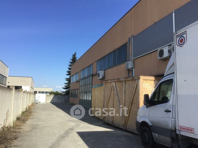 Capannone in commerciale in Via WAGNER