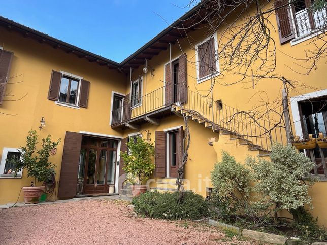 Villa in residenziale in Via Dante Alighieri 28