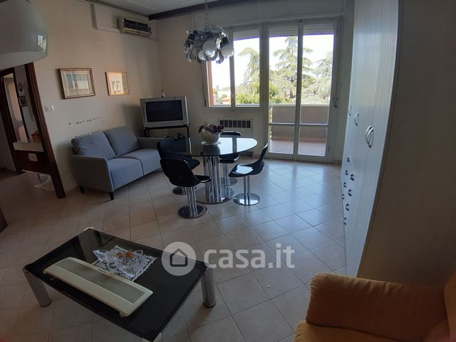 Appartamento in residenziale in Via del Triumvirato 84