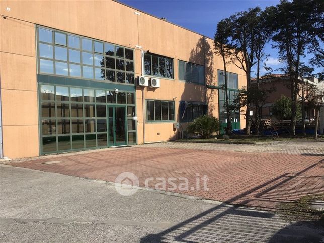 Capannone in commerciale in Via Wagner