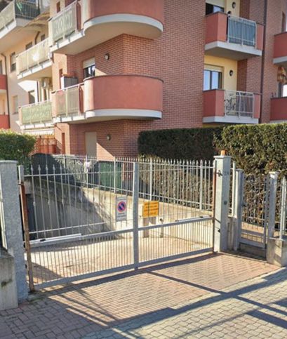 Garage/posto auto in residenziale in Via Salvo d'Acquisto 2