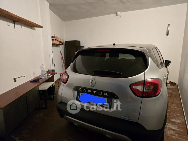 Garage/posto auto in residenziale in Via Della Chiesa 52