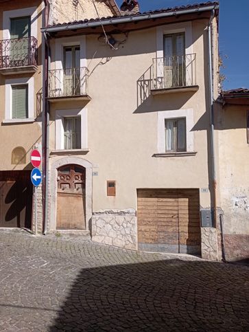 Casa indipendente in residenziale in Corso Giuseppe Garibaldi 34