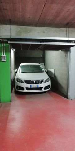 Box/posto auto in residenziale in Via Numa Pompilio