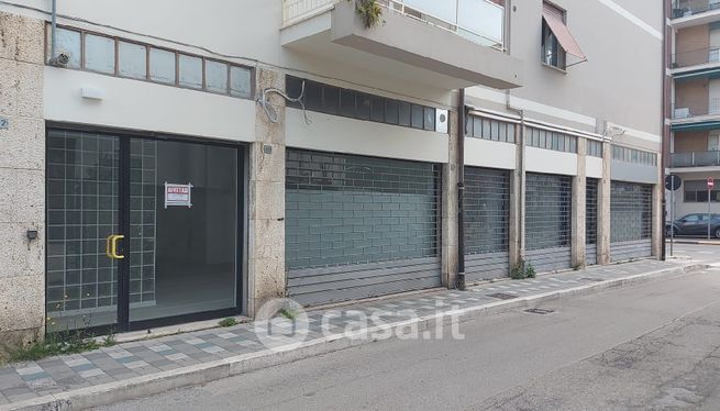 Attivitã /licenza (con o senza mura) in commerciale in Viale Leopoldo Muzii 15