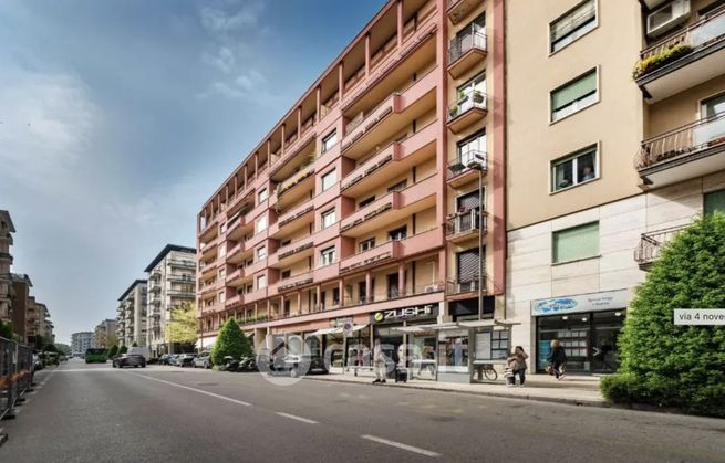 Attivitã /licenza (con o senza mura) in commerciale in Via IV Novembre 18