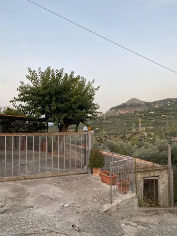 Casa indipendente in residenziale in Contrada Serra Bernardo