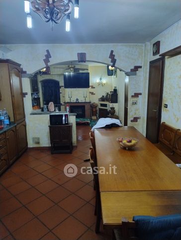 Casa indipendente in residenziale in 