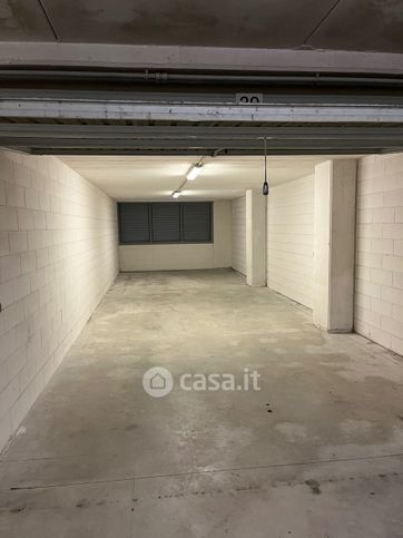 Box/posto auto in residenziale in Piazza Monsignore A. Contran 2