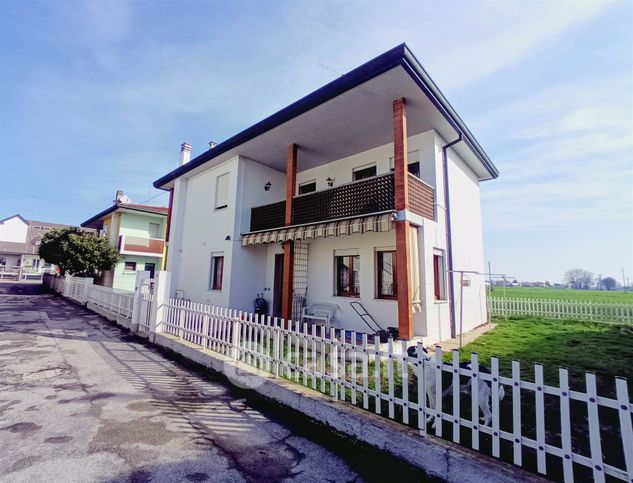 Casa indipendente in residenziale in Via Garzetta 22