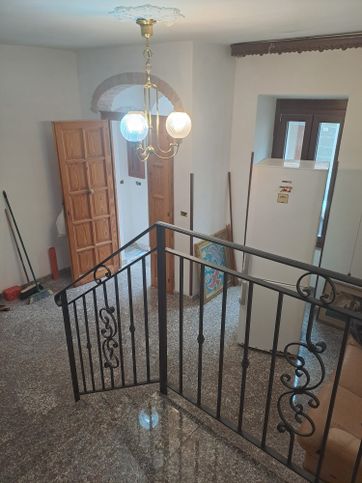 Casa indipendente in residenziale in Via Alivesi 15