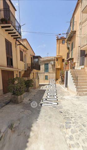 Box/posto auto in residenziale in Vicolo Rampello 11