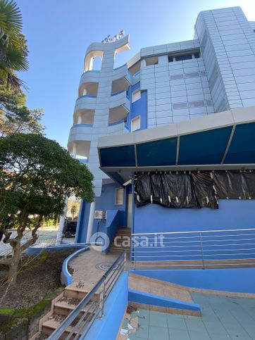 Attivitã /licenza (con o senza mura) in commerciale in Corso del Sole