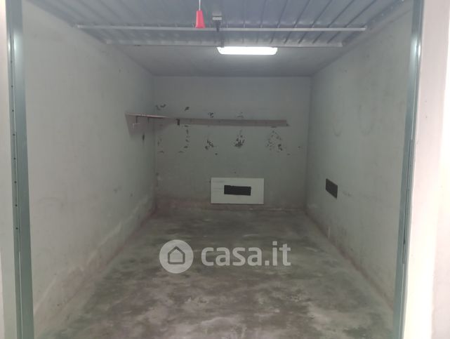 Garage/posto auto in residenziale in Via Laurana