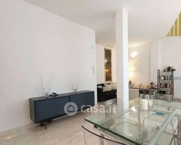 Appartamento in residenziale in Via Luciano Manara 11