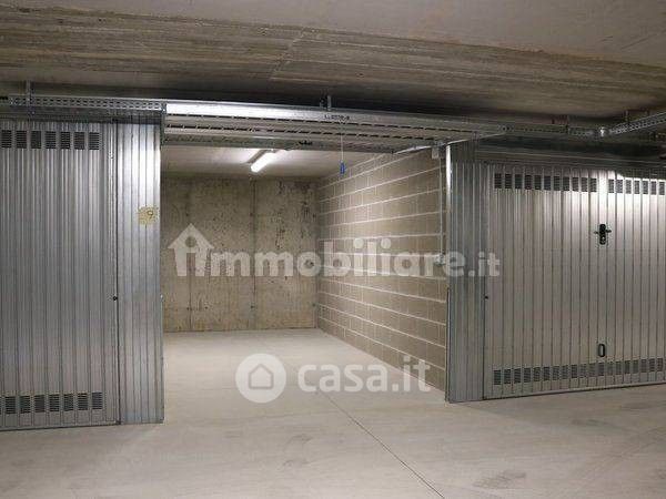 Garage/posto auto in residenziale in Via Achille Grandi 30