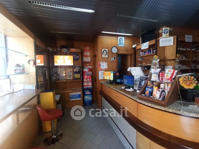 Negozio/locale commerciale in commerciale in Via Nazionale Adriatica, 89