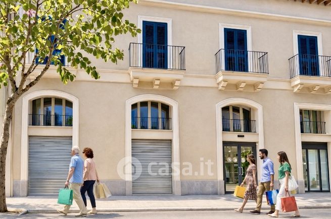 Negozio/locale commerciale in commerciale in Via Maddalena 67