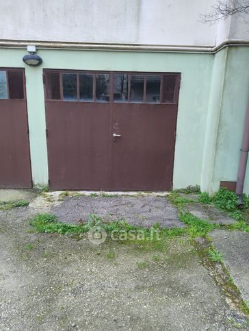 Box/posto auto in residenziale in Via della Rinascita