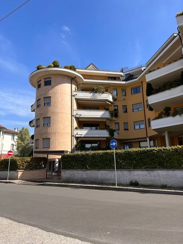 Appartamento in residenziale in Luini 15
