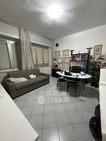Ufficio in commerciale in Via Francesco Petrarca