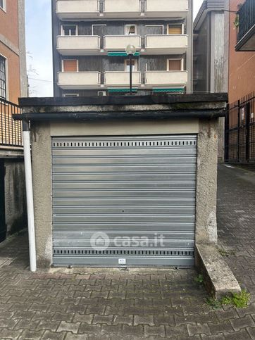 Box/posto auto in residenziale in Via Sant'Adele 68