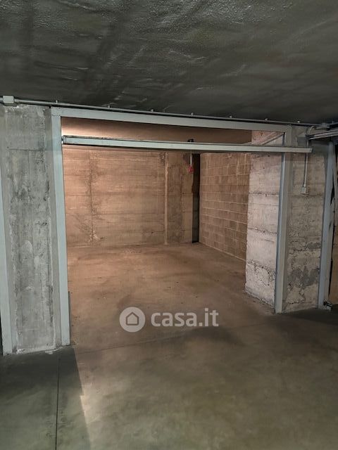 Garage/posto auto in residenziale in Via Novara 40