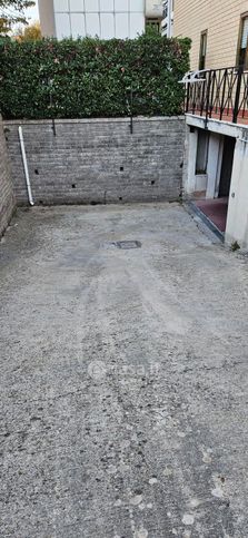 Box/posto auto in residenziale in Via Dott. Pellegrino