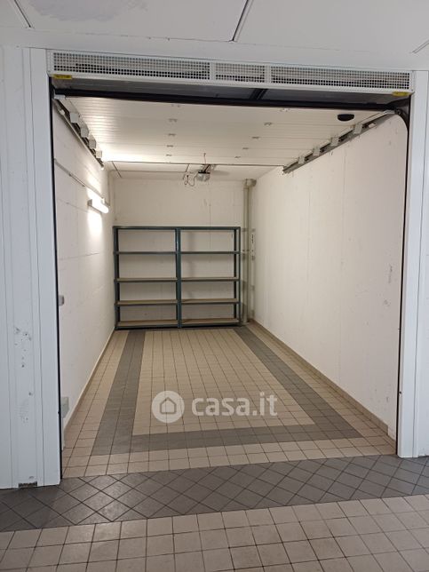 Garage/posto auto in residenziale in Via Guido Cavalcanti 27