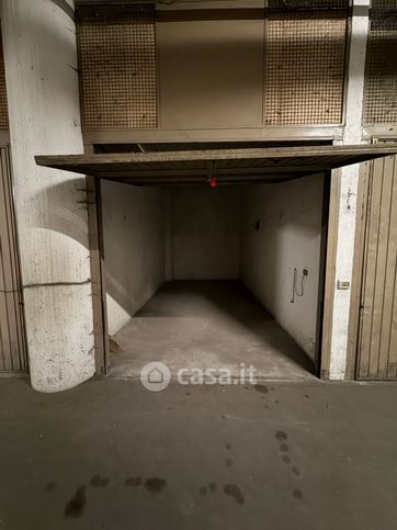 Box/posto auto in residenziale in Via Marlengo 27