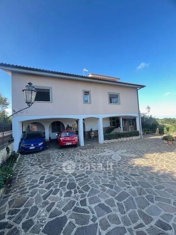 Villa in residenziale in Via Colle Caroso 19