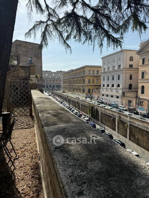 Ufficio in commerciale in Via del Colosseo