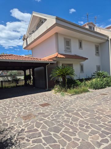 Casa bi/trifamiliare in residenziale in Via Torre Magna
