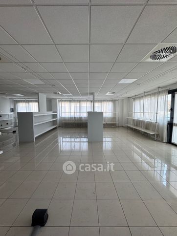 Ufficio in commerciale in Strada Regionale 11 Padana Superiore
